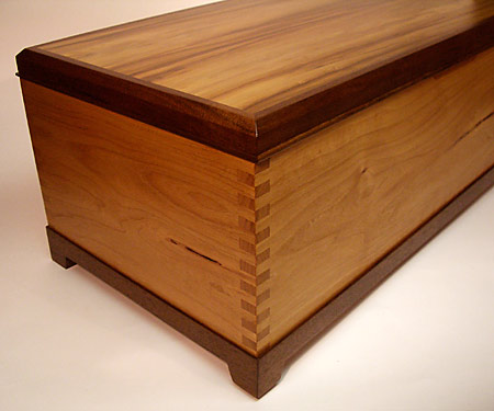 Name:  lueders-chest-feet-box-joint.jpg
Views: 307
Size:  33.4 KB